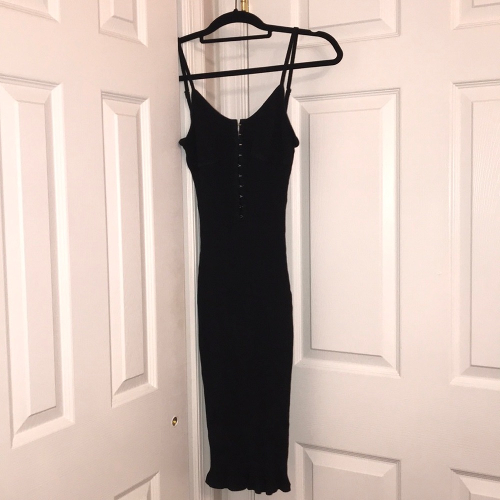 Ribbed Form Fitting Midi Dress